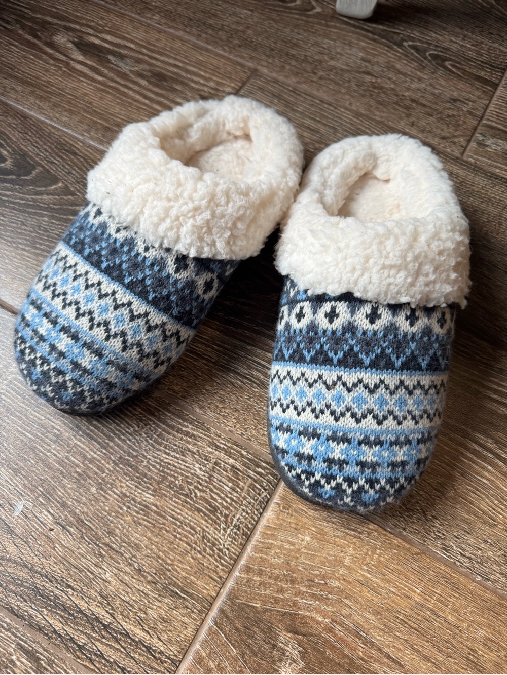 Muk luks slippers